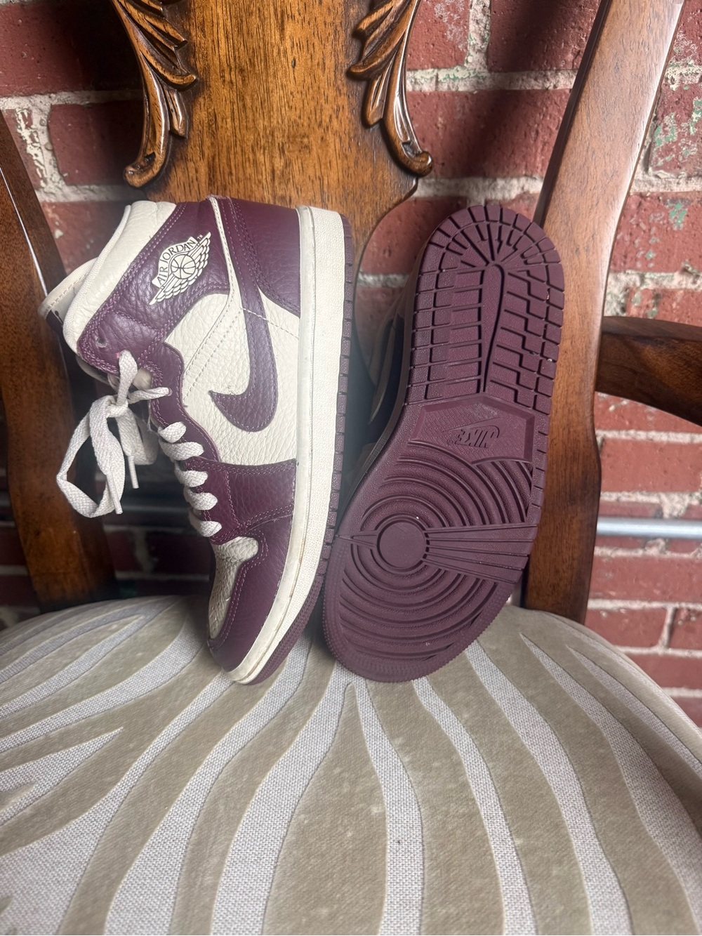 Nike Air Jordan 1 Mid SE Split Bordeaux White Women’s 6.5 Leather Sneakers